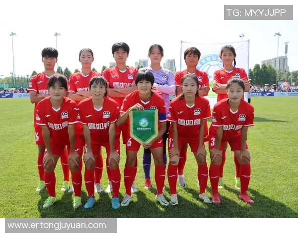 不挑队友的足球明星展现团队精神与无私奉献的魅力