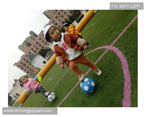 儿童班级足球明星画展现小小运动员的梦想与激情