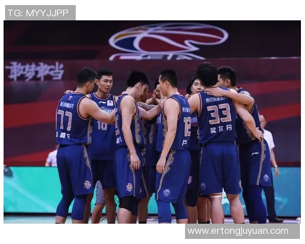 南京篮球队在全国锦标赛积分榜上以53分稳居第一位置，表现抢眼