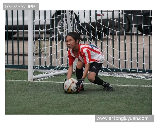 矮个后卫足球明星现役风采揭秘小个子如何在绿茵场上闪耀光芒 矮个后卫足球明星现役风采揭秘小个子如何在绿茵场上闪耀光芒